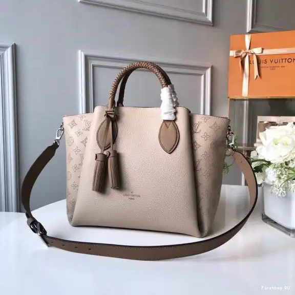 Bag Vuitton Haumea Louis 0506